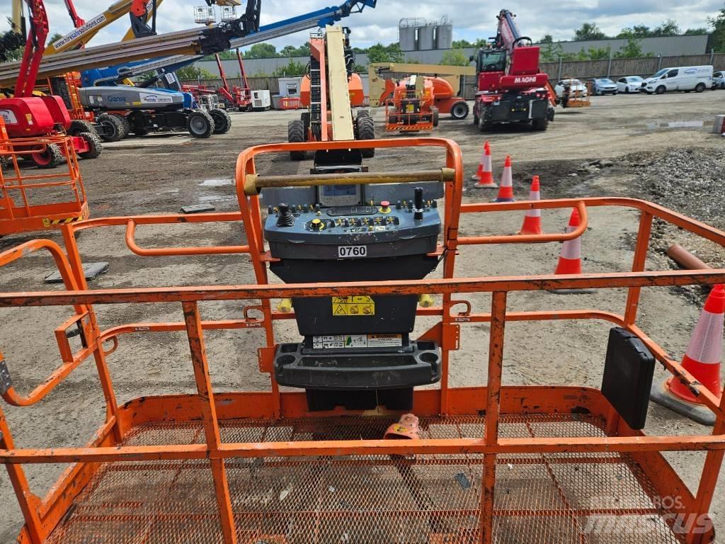 JLG 1500 SJ Teleskooppipuominostimet