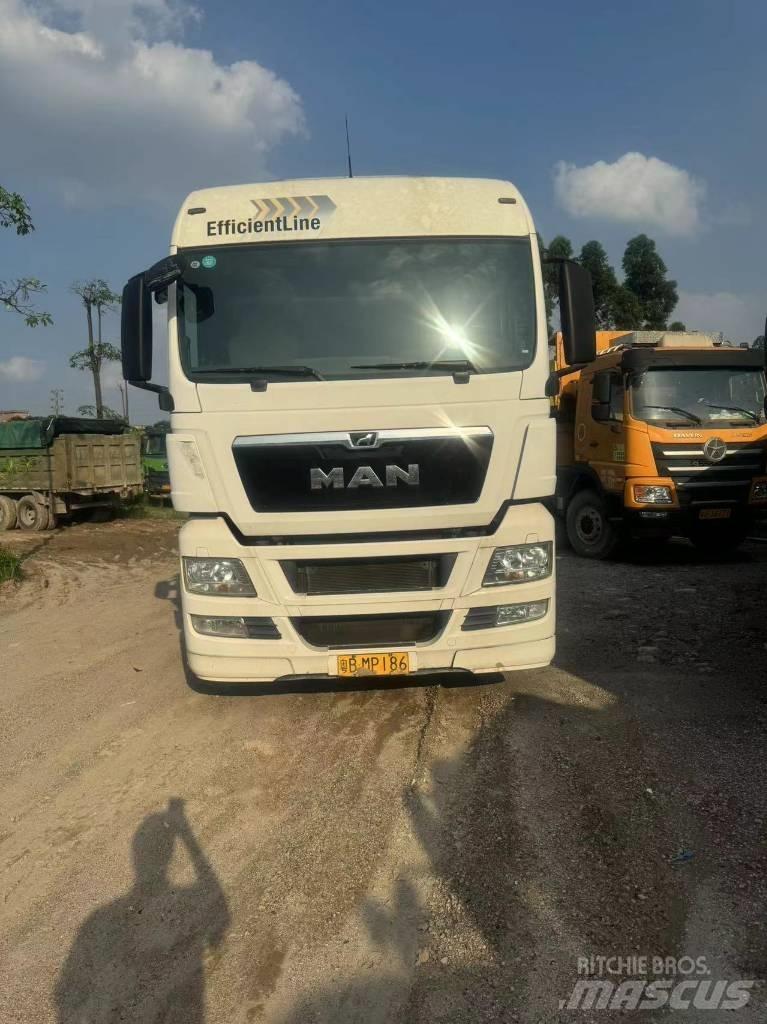 Sitrak SINOTRUCK 4x2 Vetopöytäautot