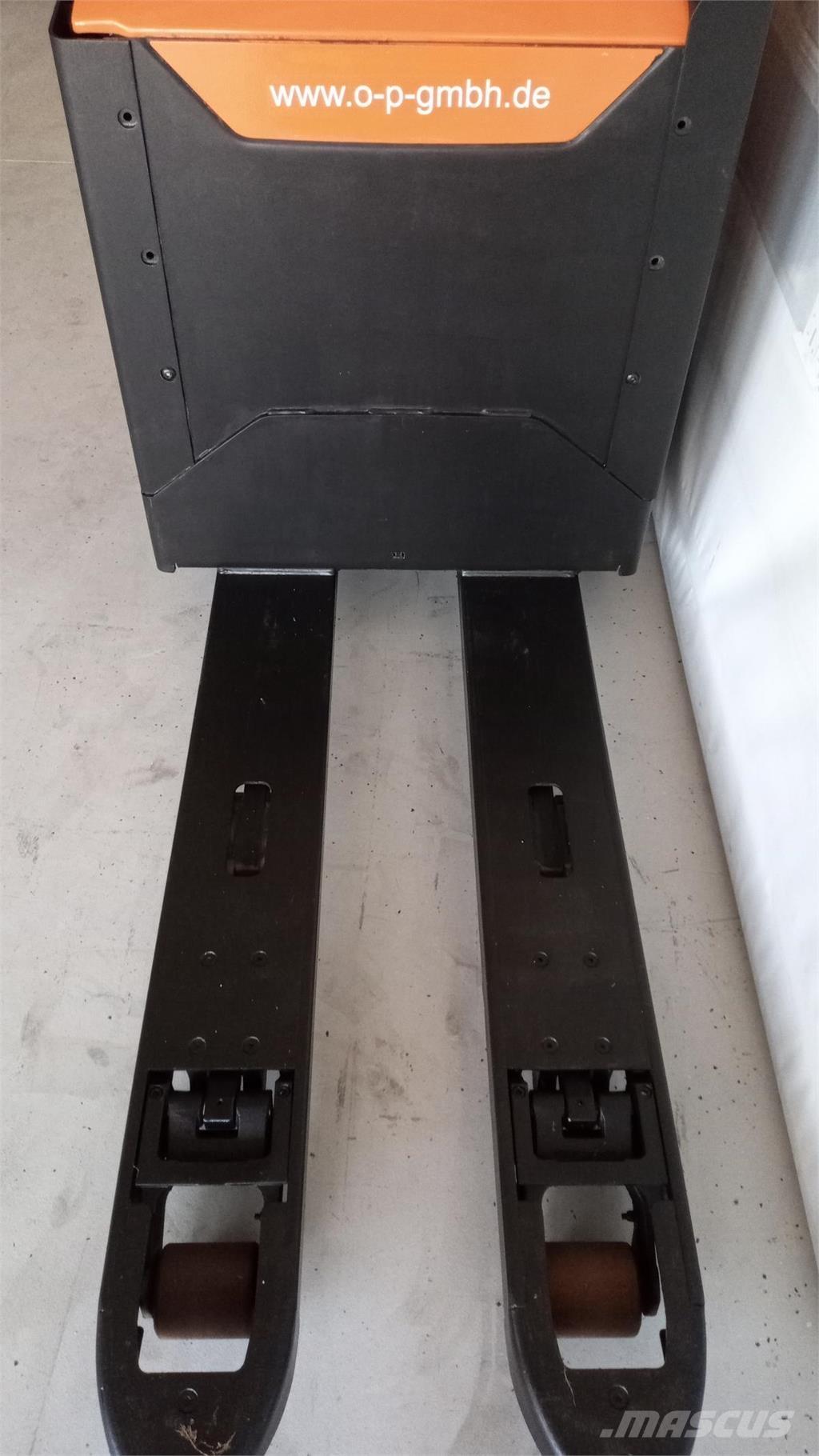 Toyota LPE 200 Käyden ajettavat pinoamistrukit