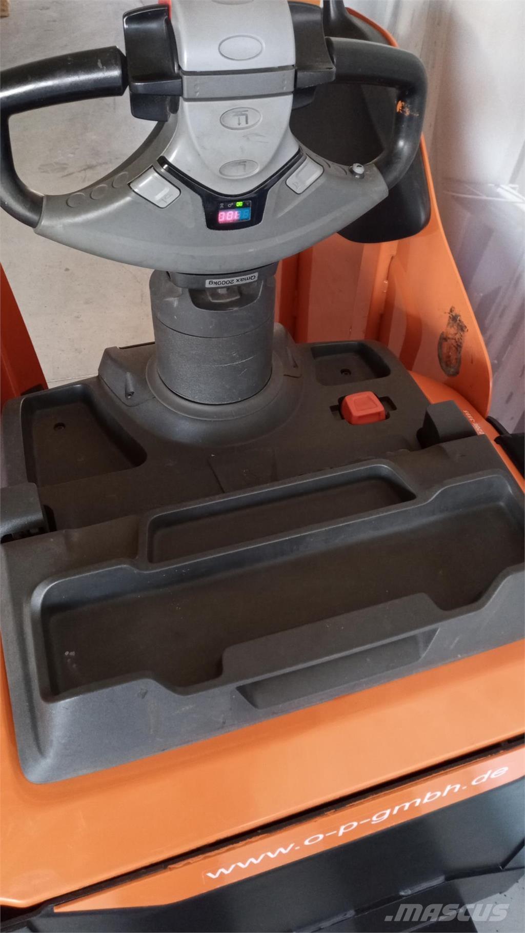 Toyota LPE 200 Käyden ajettavat pinoamistrukit