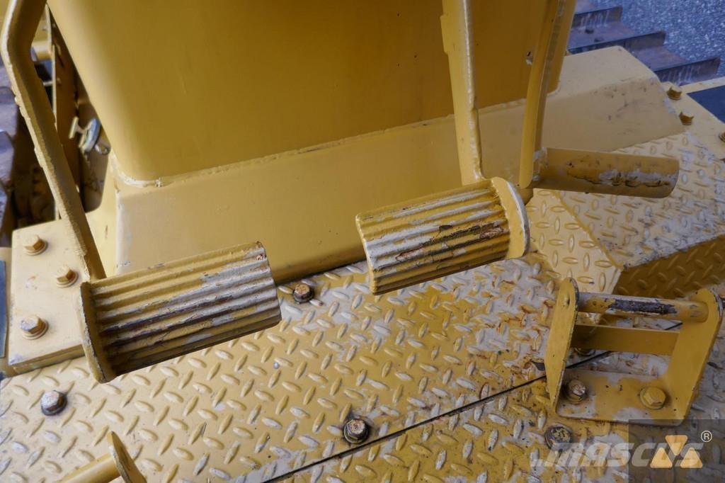 CAT D7G Ex-army Telaketjupuskutraktorit