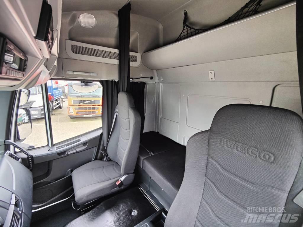 Iveco 180E 28 Umpikorikuorma-autot