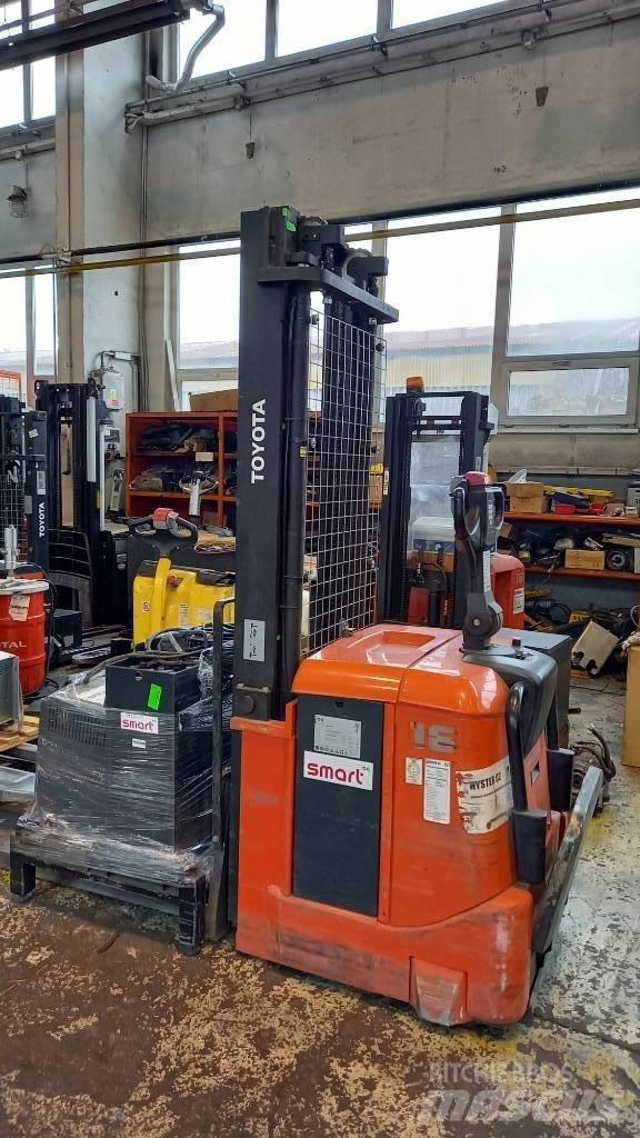 Toyota 7SLL16 Ajettavat pinoamisvaunut