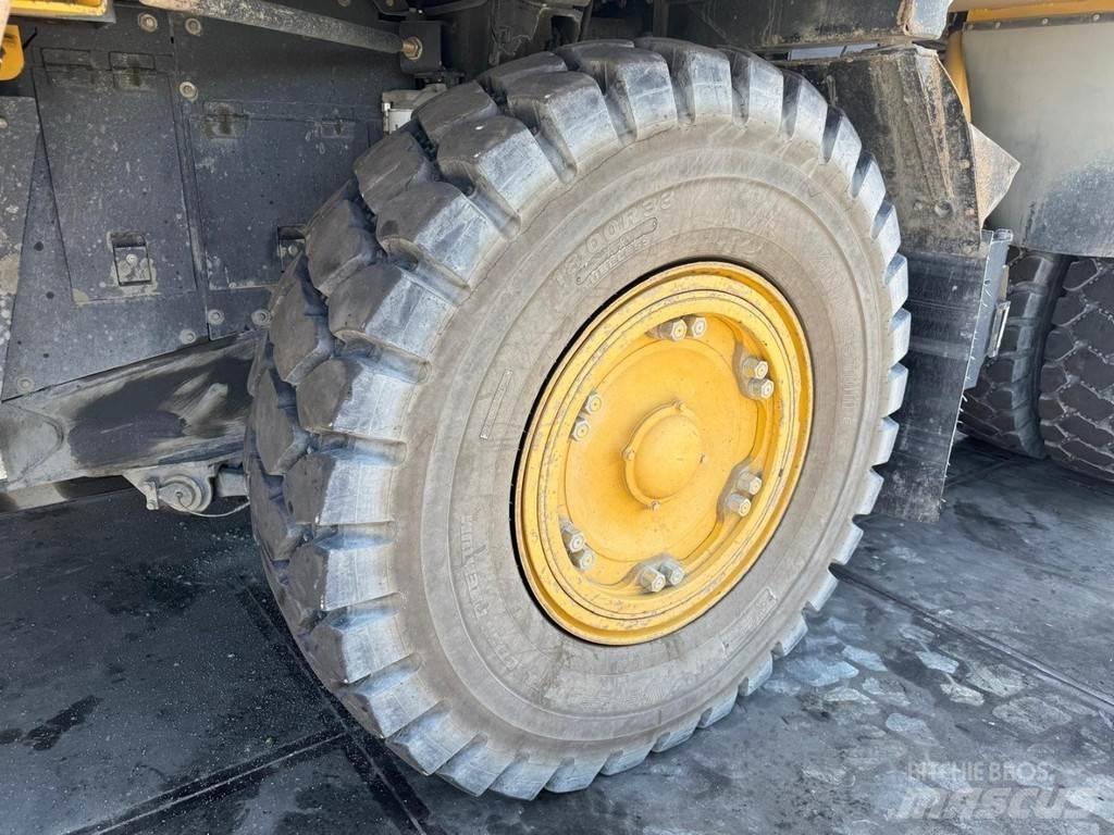 Komatsu HD405-7 Maansiirtoautot
