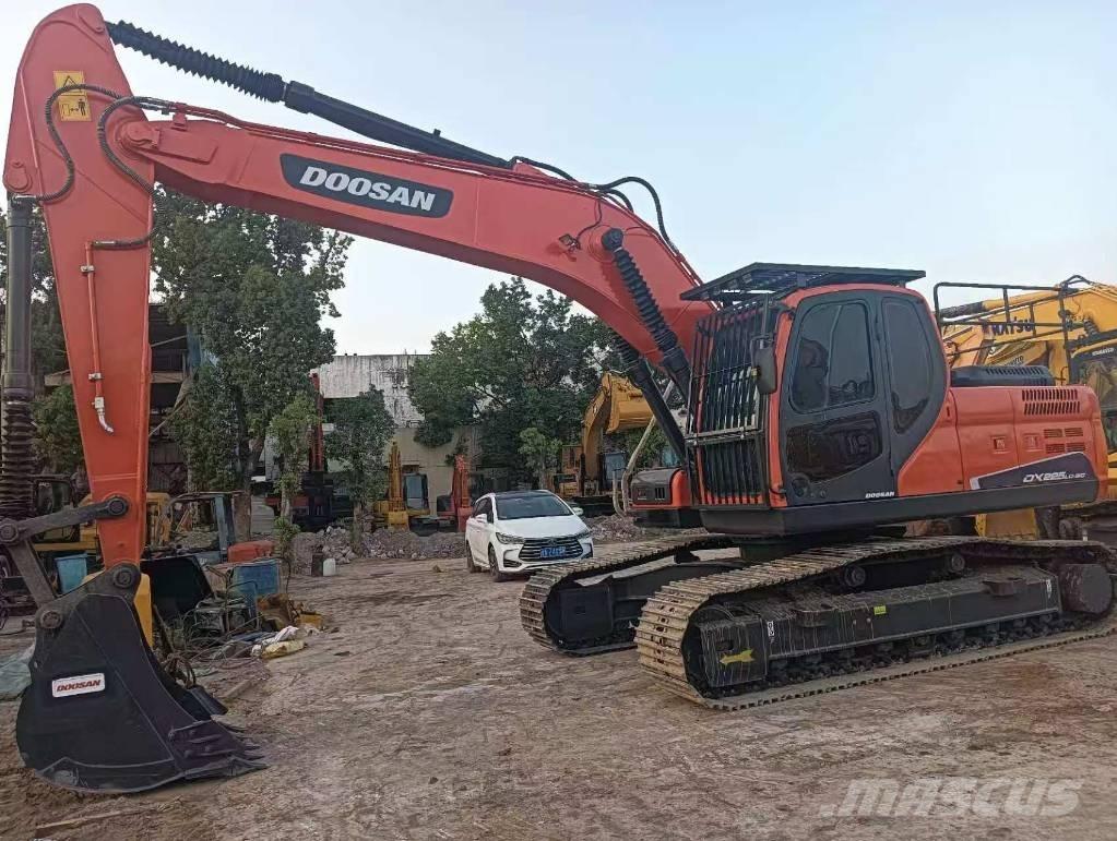 Doosan DX 225 LC Telakaivukoneet