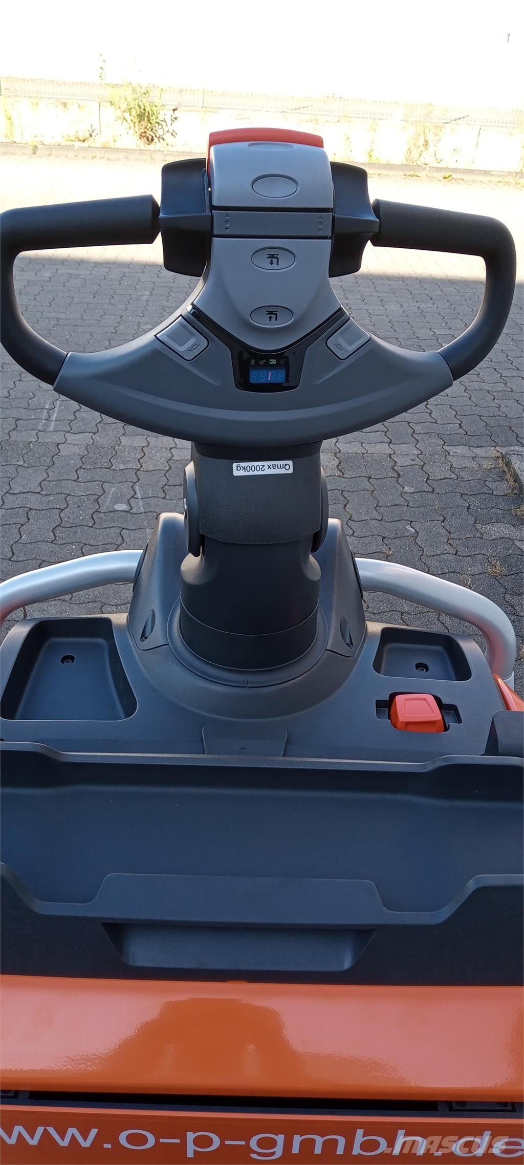 Toyota LPE200 Käyden ajettavat pinoamistrukit