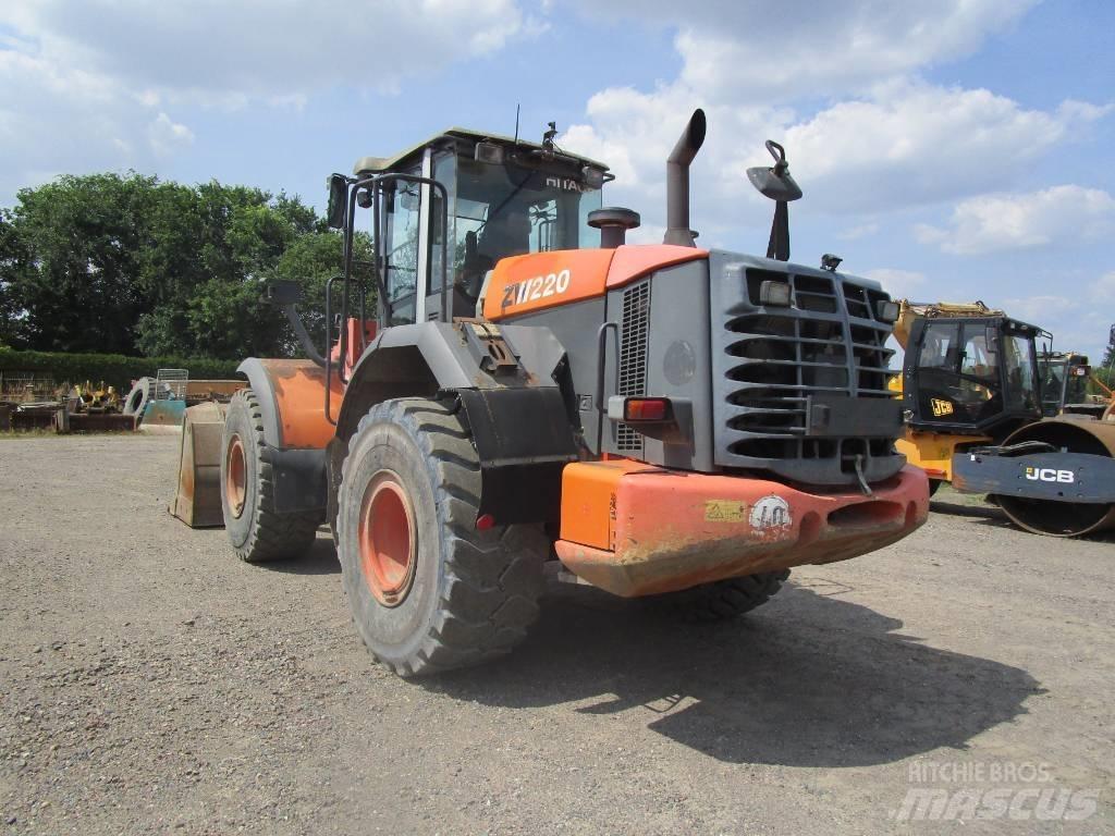 Hitachi ZW 220  Waage Pyöräkuormaajat