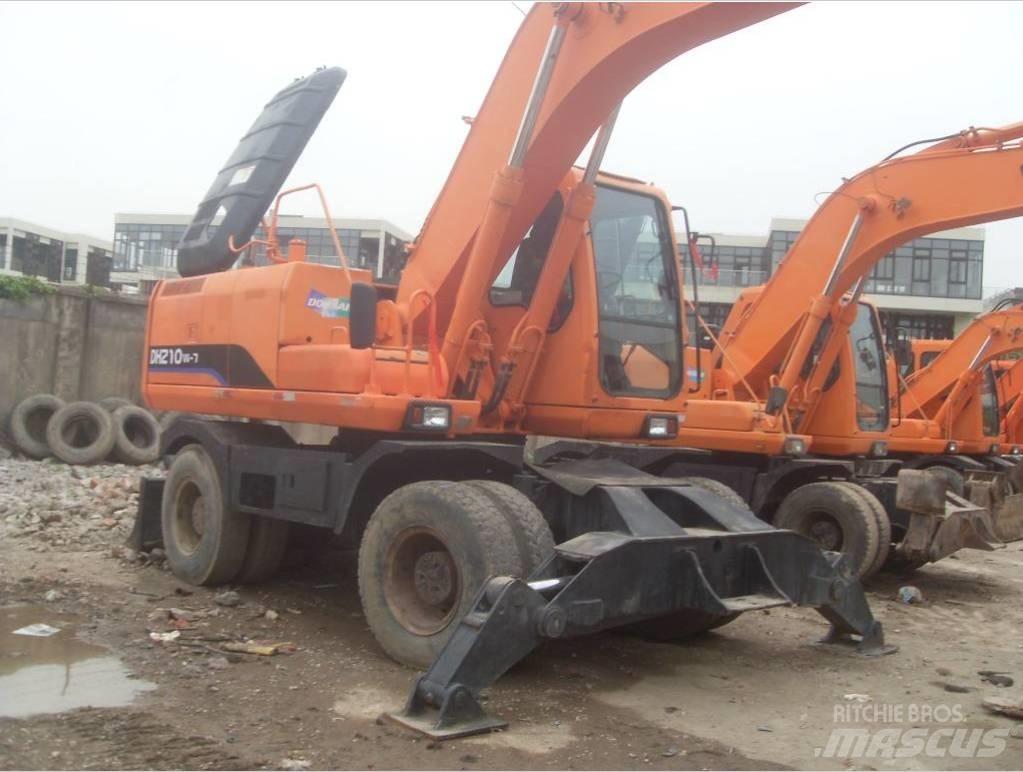 Doosan DH 210 W-7 Pyöräkaivukoneet