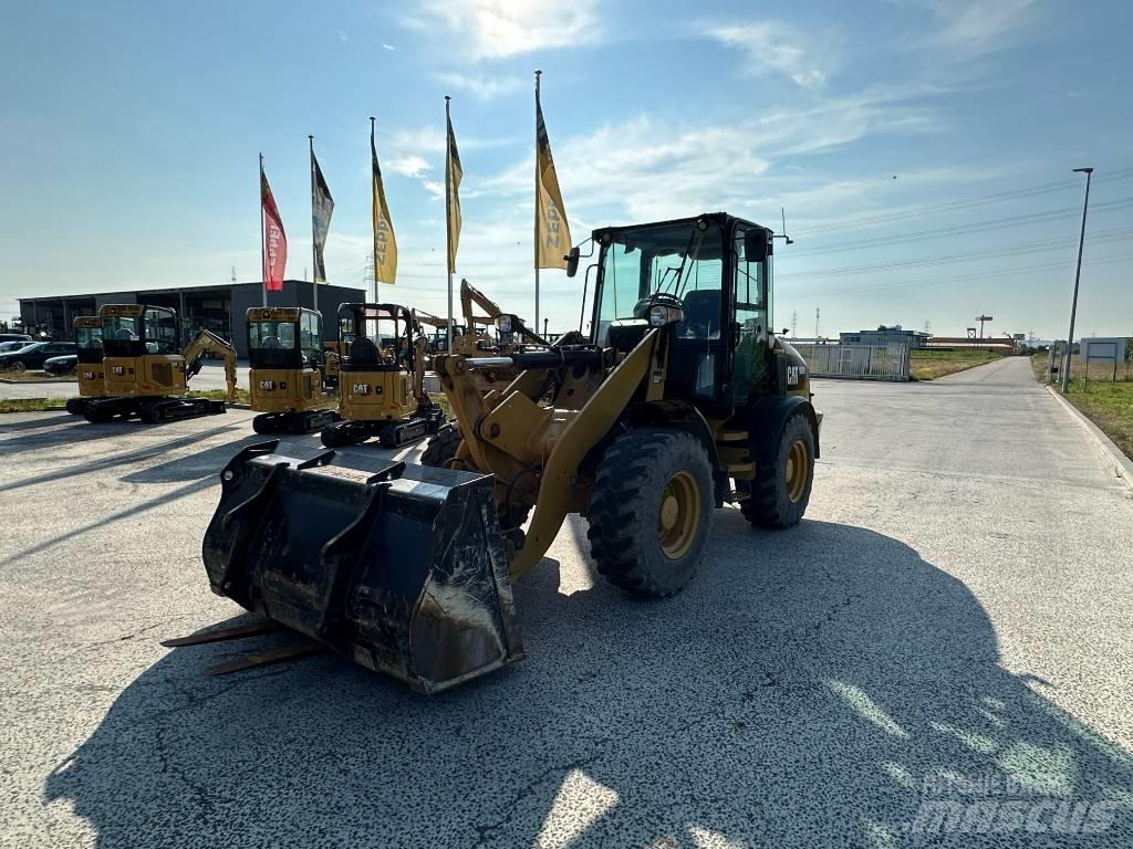 CAT 908M Pyöräkuormaajat