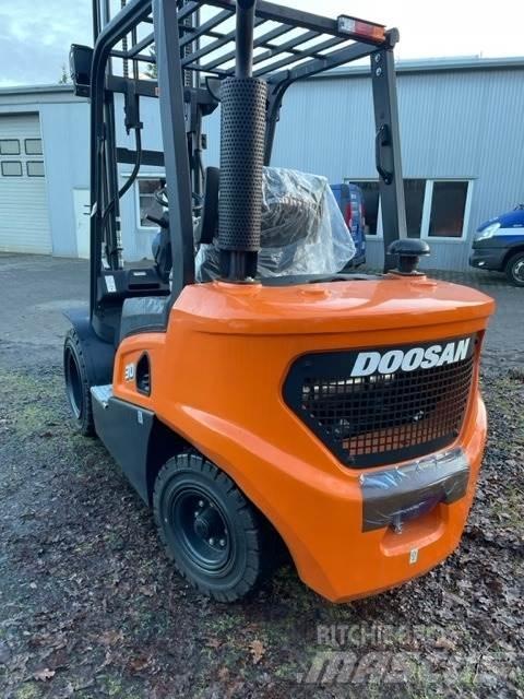 Doosan D30NXS Dieseltrukit