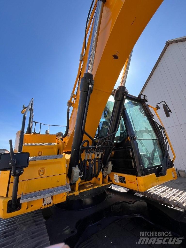 JCB JS 220 LC Telakaivukoneet