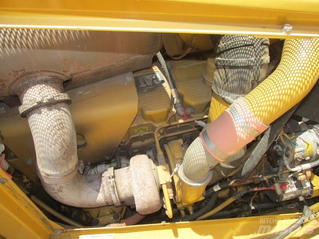 CAT D 8 T Telaketjupuskutraktorit