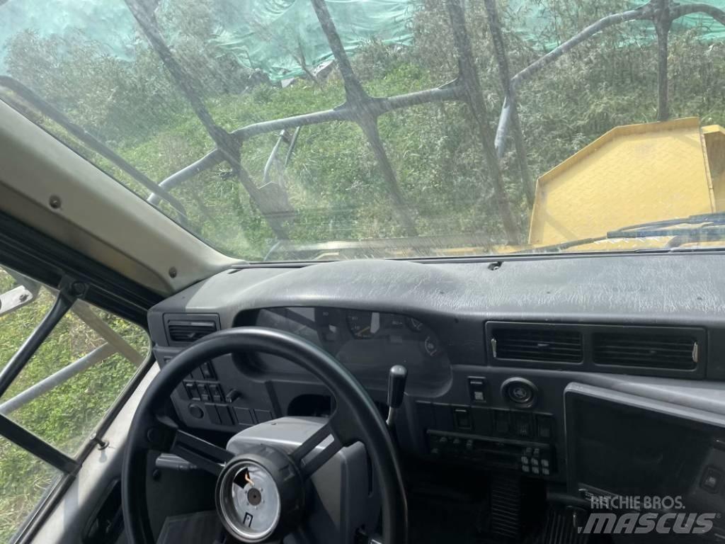 Komatsu HD 605-7 Maansiirtoautot