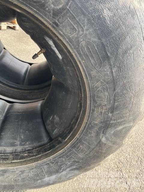 Nokian 600/55-26.5 Renkaat ja vanteet