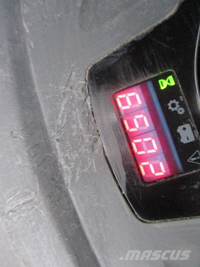 BT LPE200 Lavansiirtotrukit ajotasolla