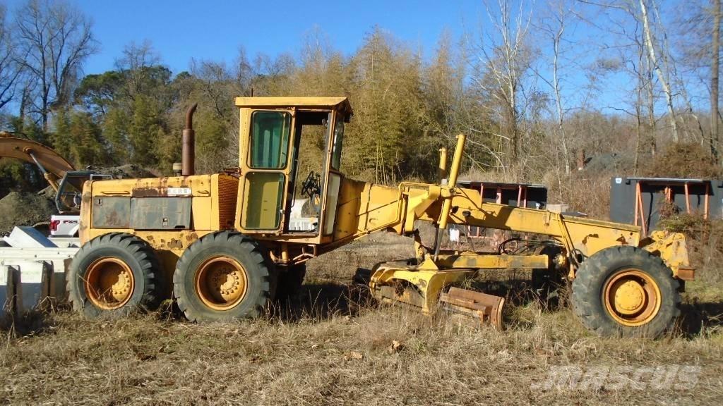 John Deere 672 A Tiehöylät