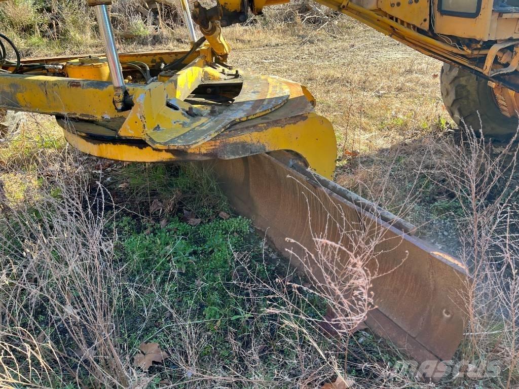 John Deere 672 A Tiehöylät
