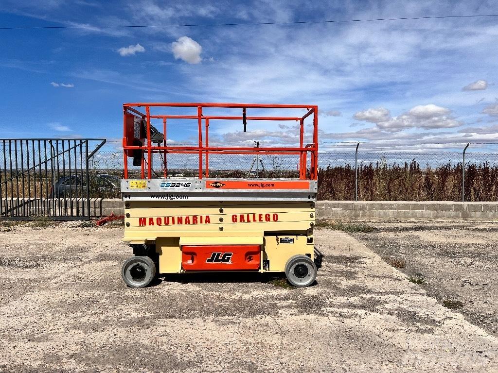 JLG 3246 ES Saksilavat