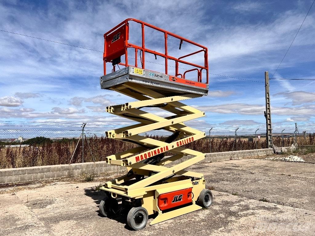 JLG 3246 ES Saksilavat