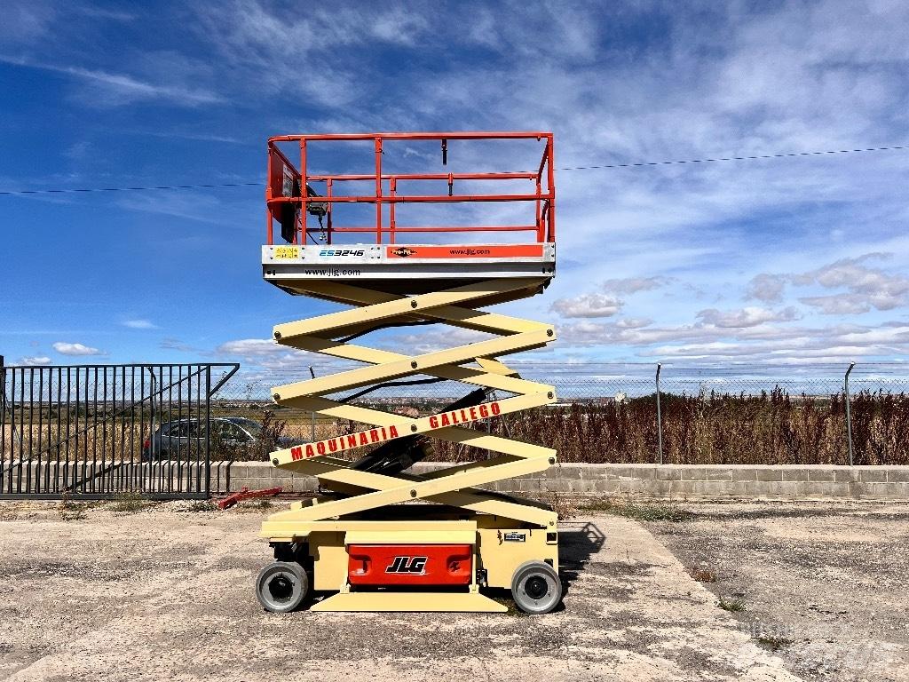 JLG 3246 ES Saksilavat