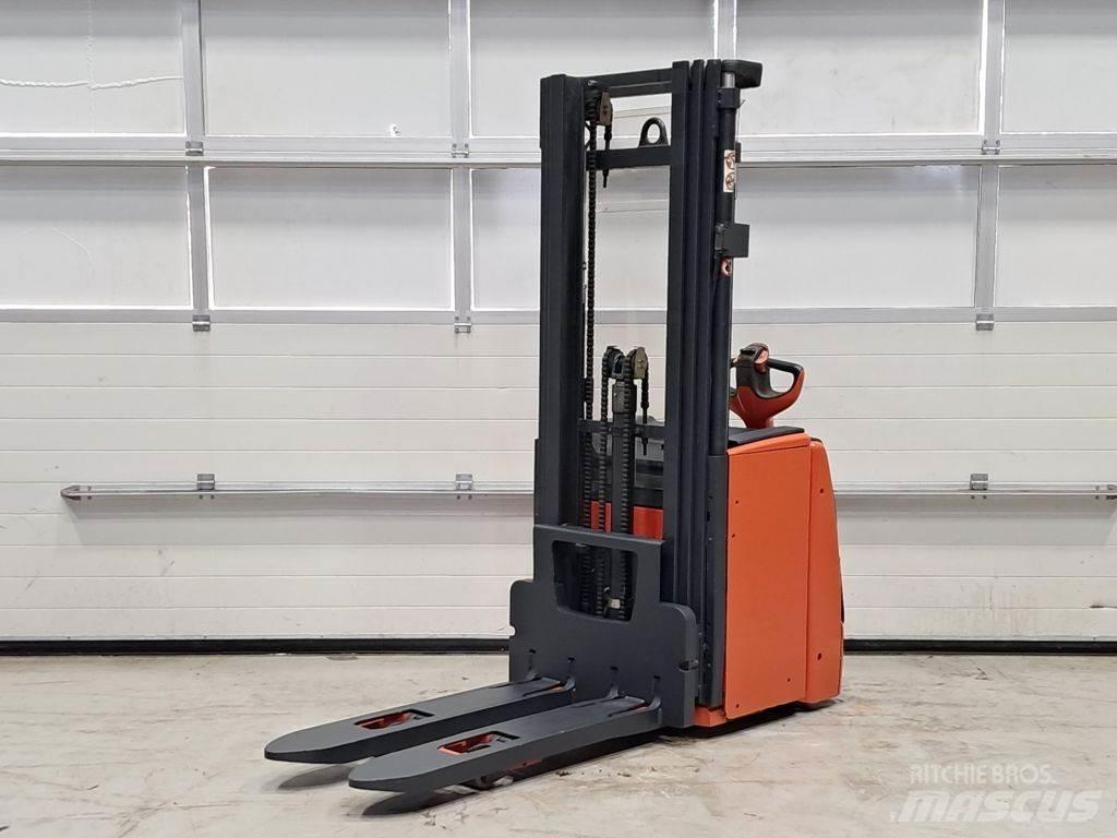 Linde L20 Käyden ajettavat pinoamistrukit