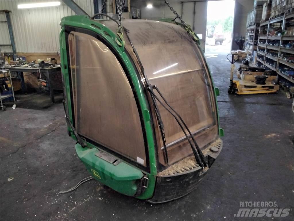 John Deere 1470G Ohjaamo ja sisusta