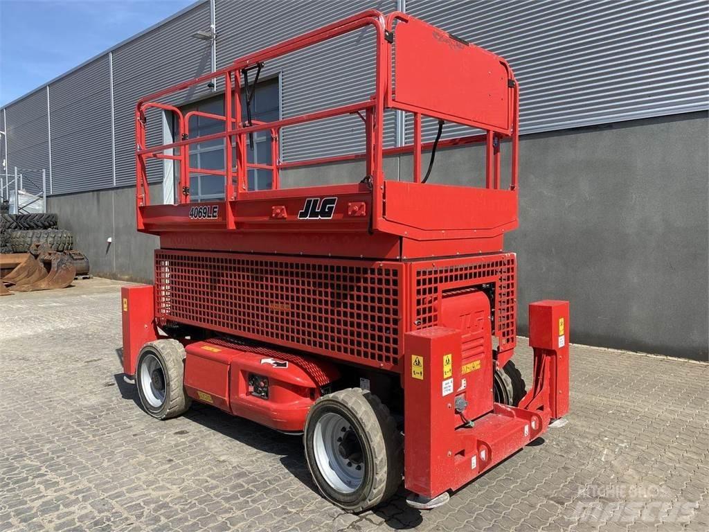 JLG 4069ERT Saksilavat