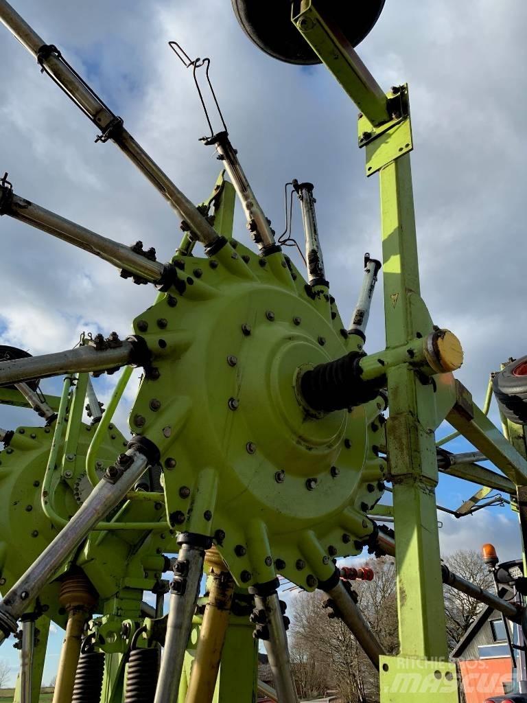 CLAAS 880 L Pöyhimet ja haravat