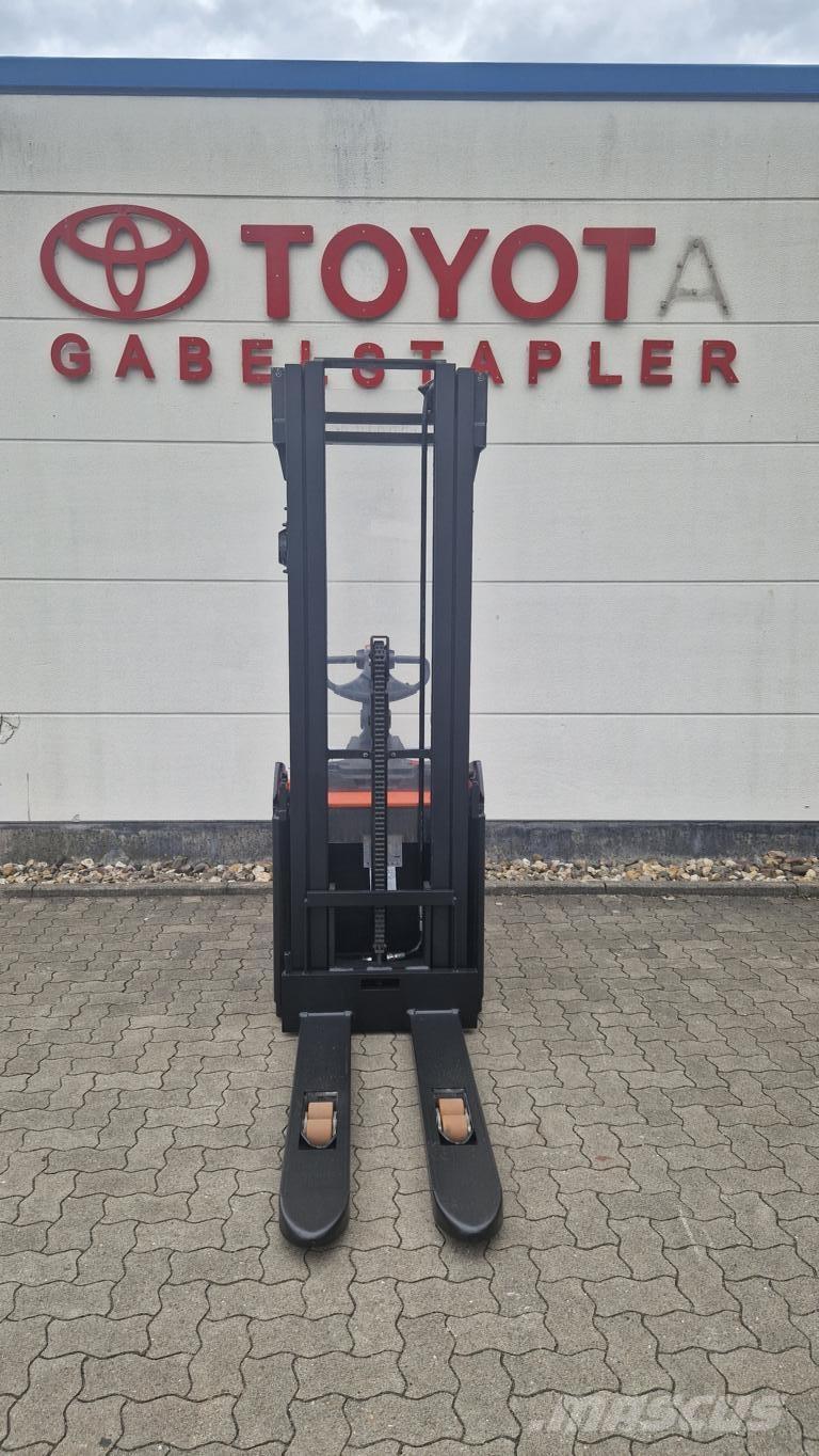 Toyota SPE160 Ajettavat pinoamisvaunut