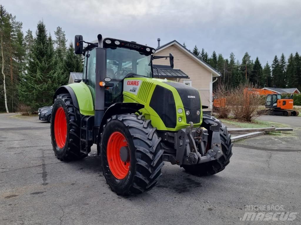 CLAAS 820 Axion Traktorit
