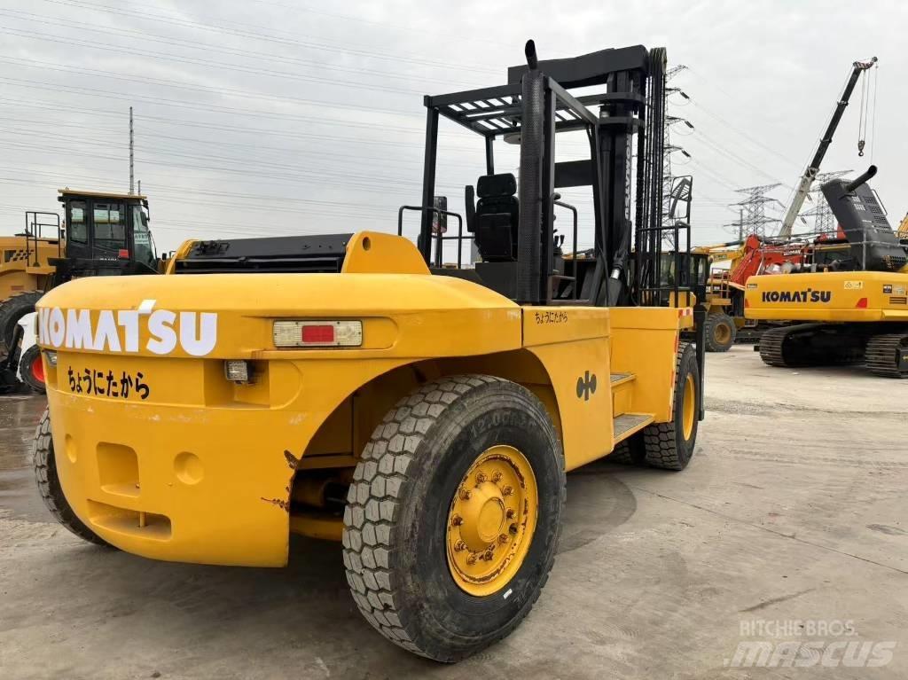 Komatsu FD200 Kurottajat