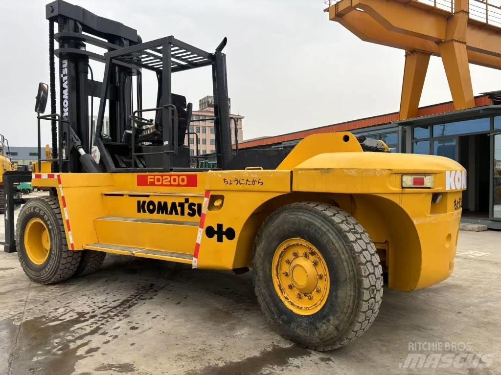 Komatsu FD200 Kurottajat