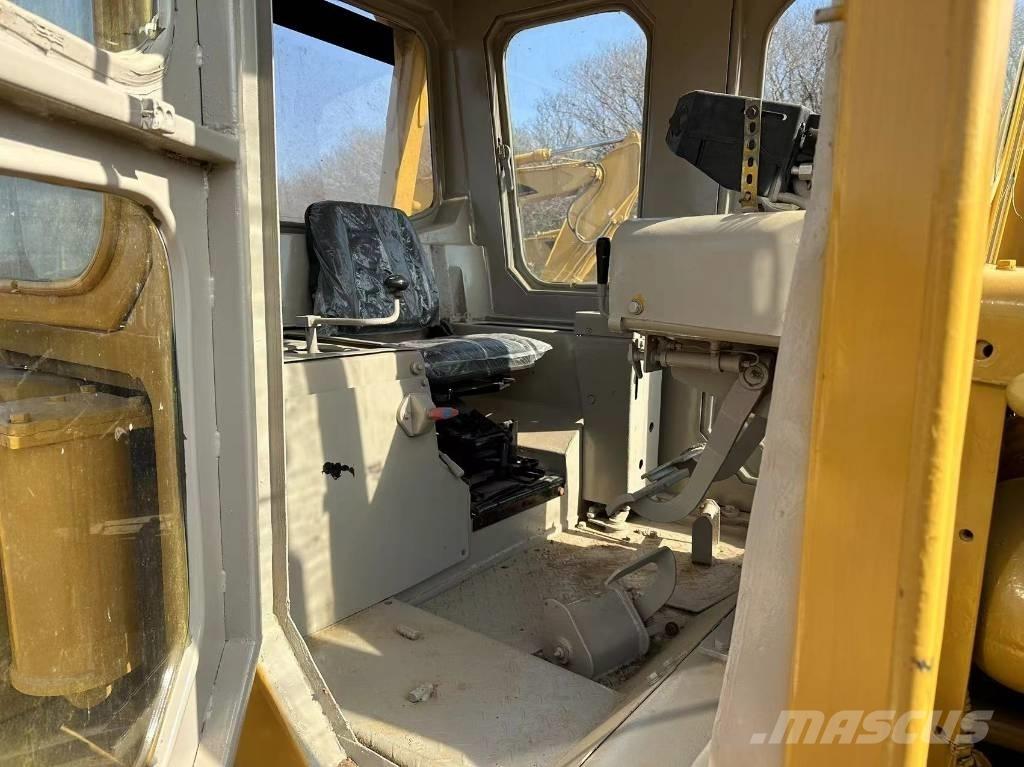 CAT D8K Telaketjupuskutraktorit