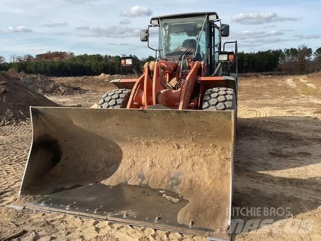 Hitachi ZW 220 Pyöräkuormaajat