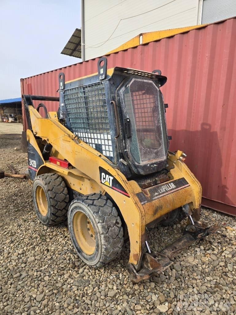 CAT 242 B Liukuohjatut kuormaajat