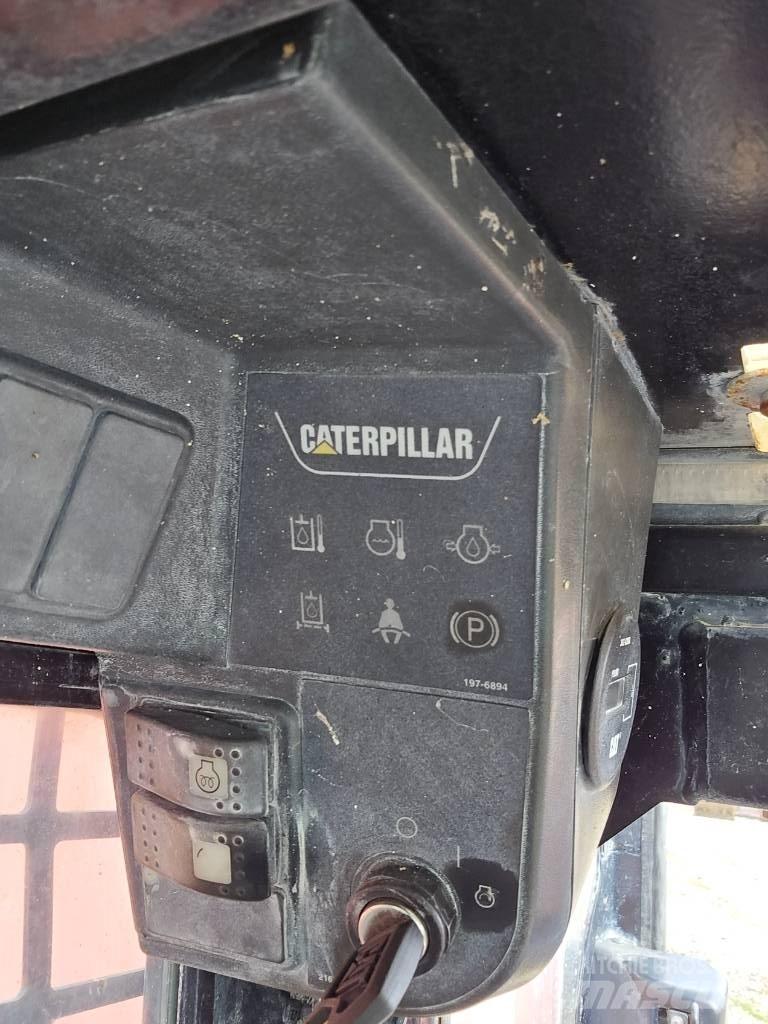 CAT 242 B Liukuohjatut kuormaajat