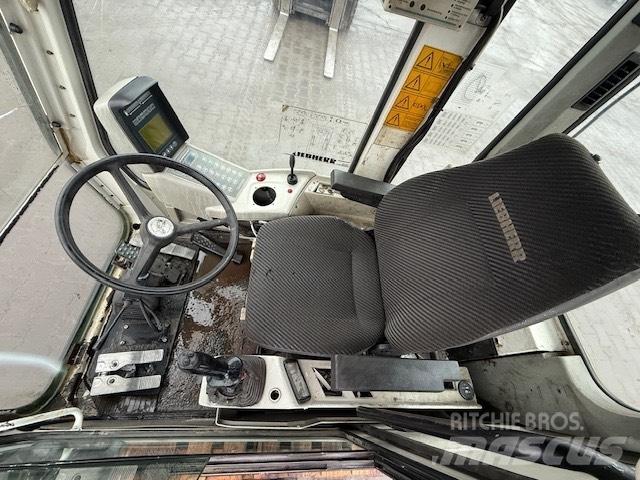 Liebherr A 924 B CAB Ohjaamo ja sisusta