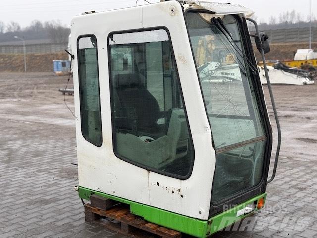Liebherr A 924 B CAB Ohjaamo ja sisusta