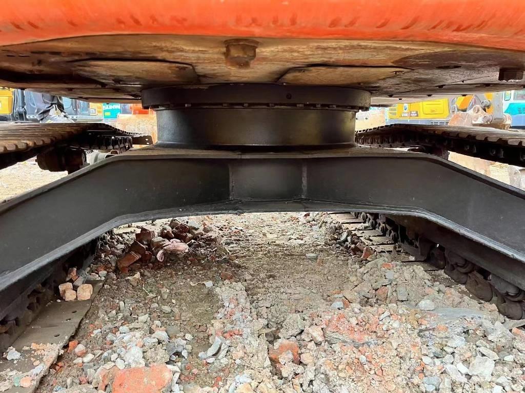 Hitachi ZX 135 US Telakaivukoneet