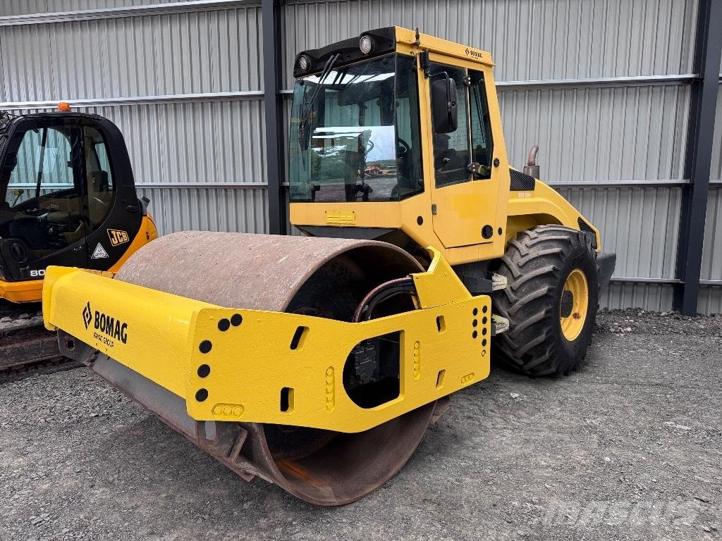 Bomag BW 213 D H-4 Yksivalssijyrät