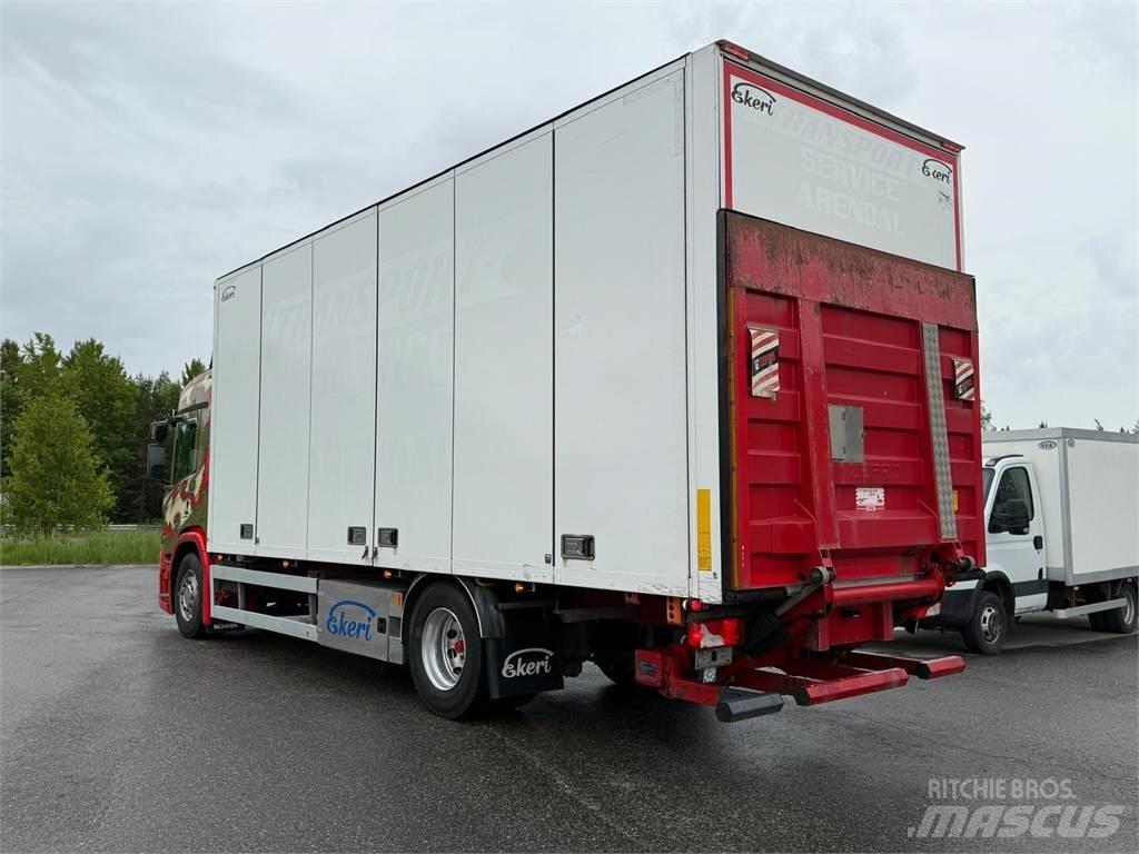 Scania P320 Umpikorikuorma-autot