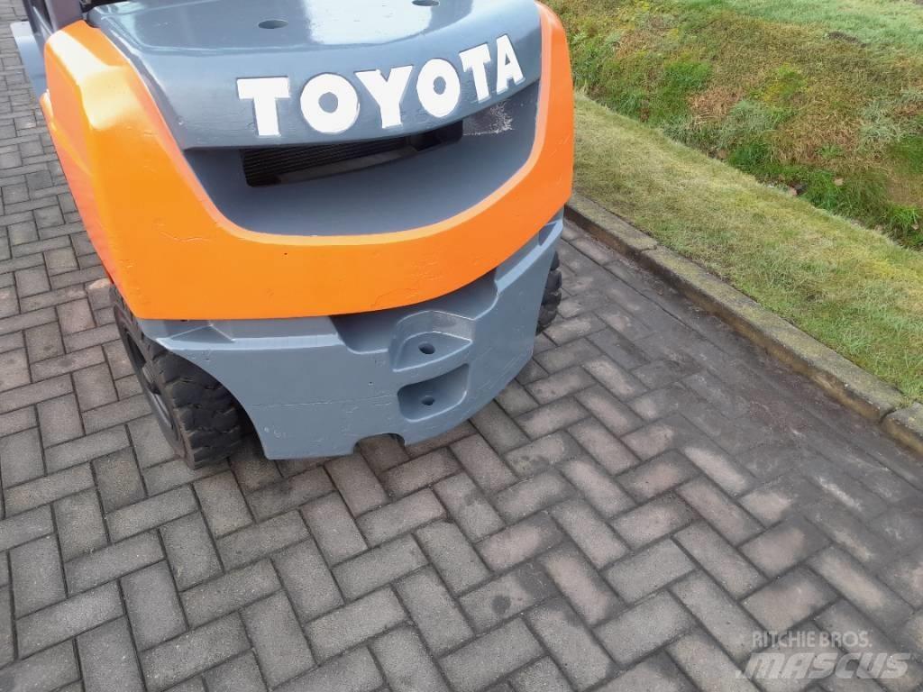 Toyota Tonero 25 Dieseltrukit