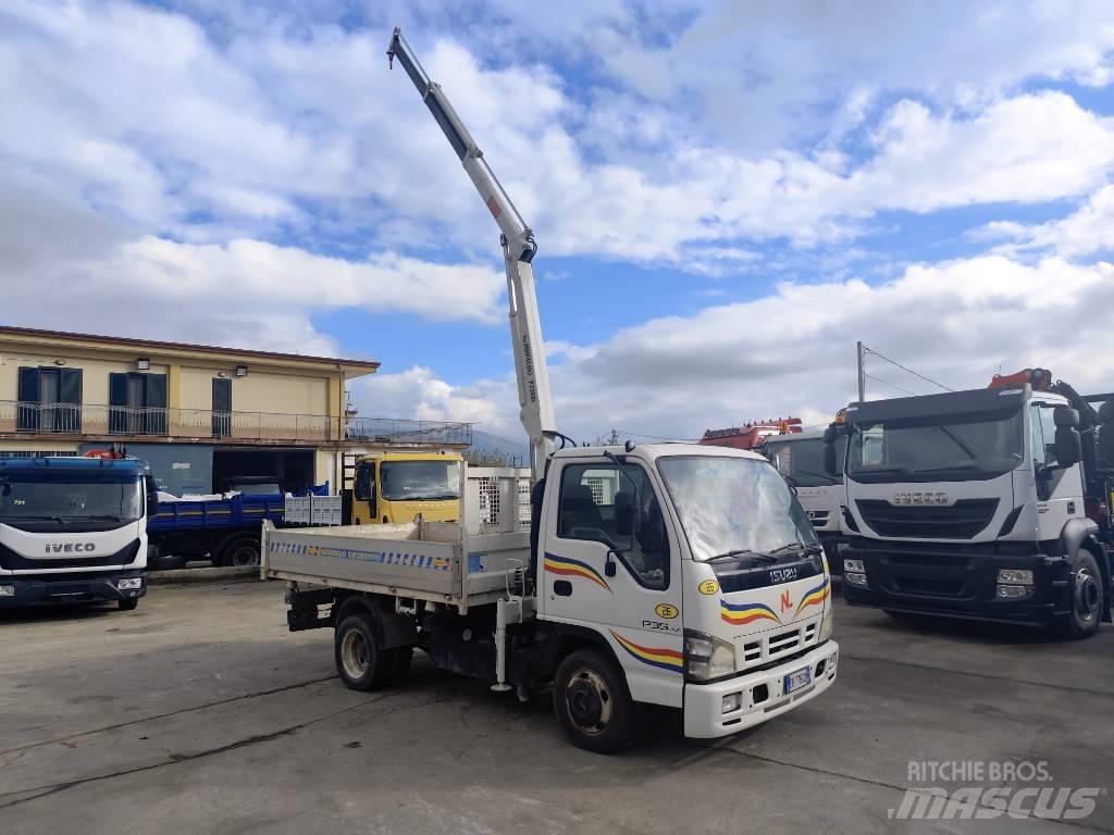 Isuzu NPR77G-5DX Nosturiautot