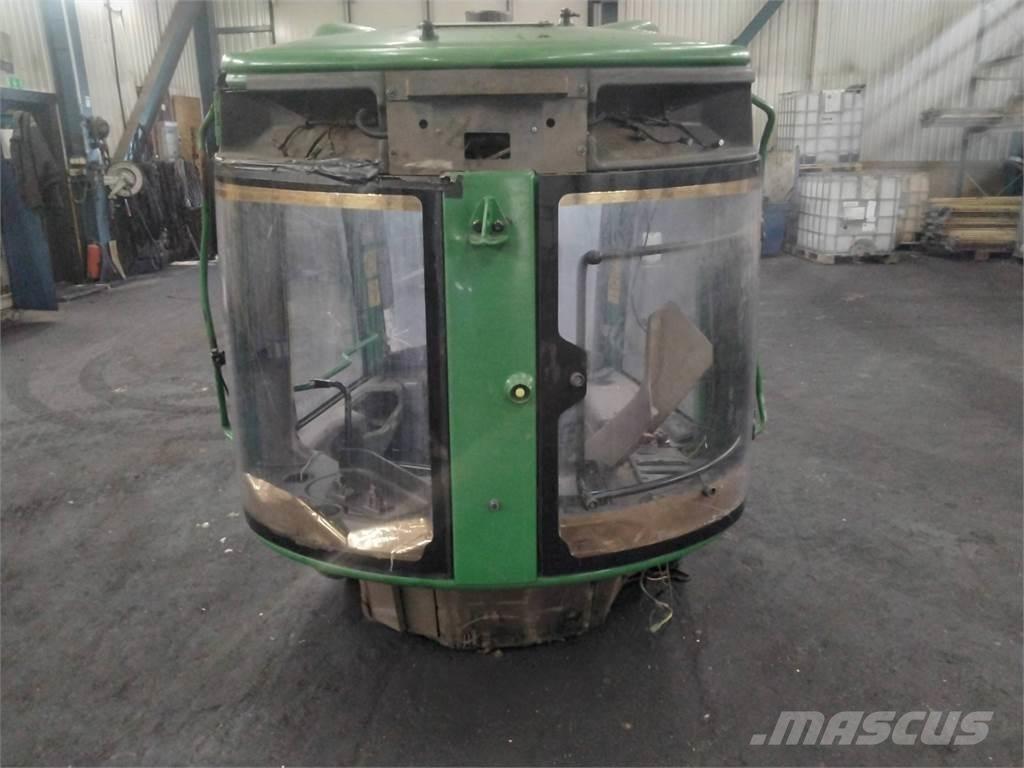 John Deere 1270E Ohjaamo ja sisusta