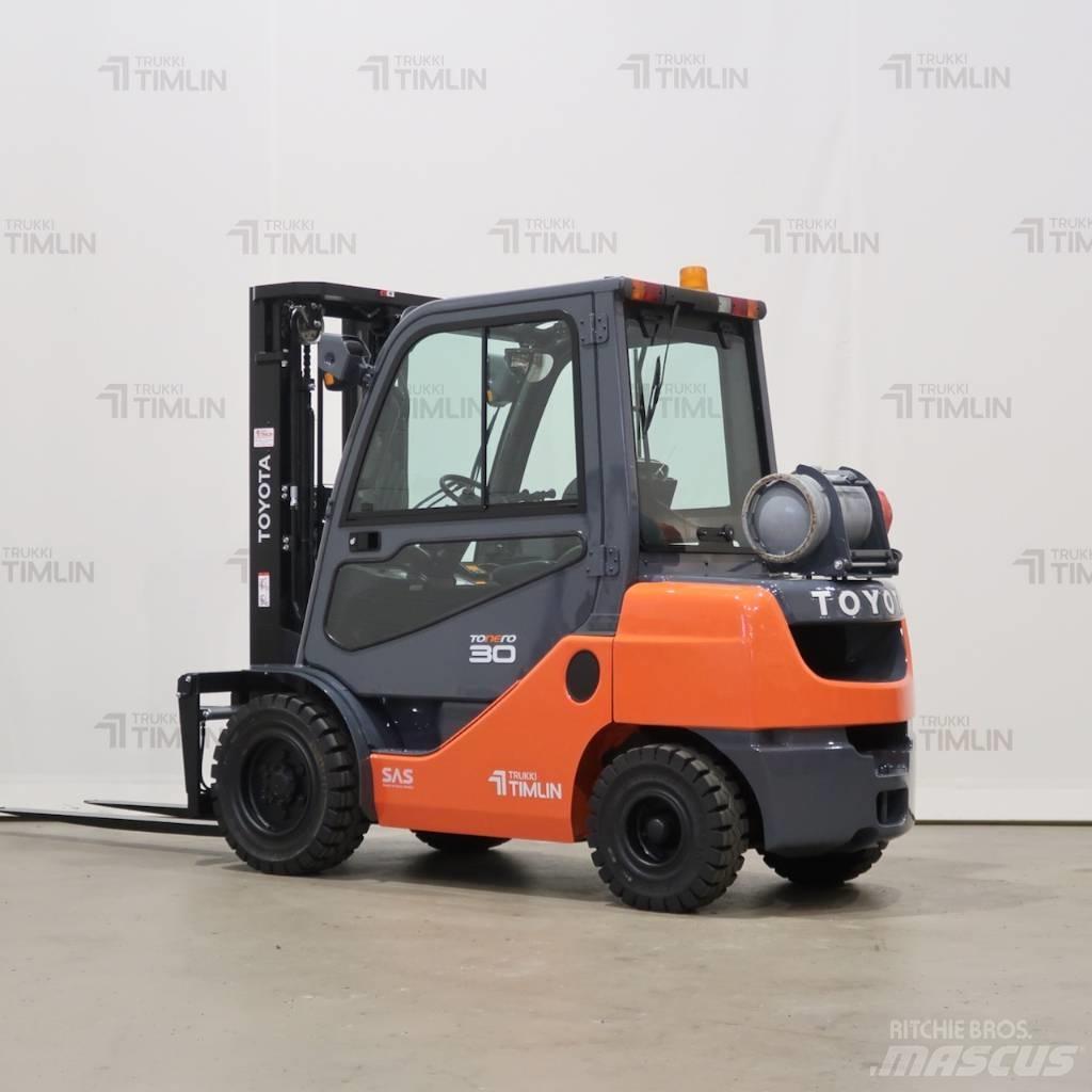 Toyota 02-8FGF30 Nestekaasutrukit