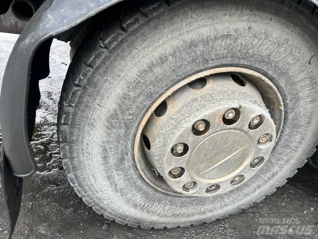Scania P 114 Vetopöytäautot