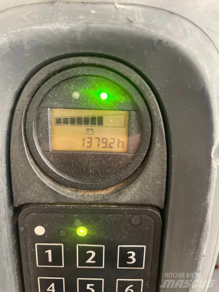 Linde T18 Lavansiirtotrukit