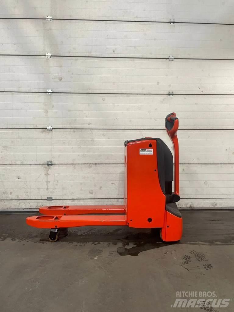 Linde T18 Lavansiirtotrukit