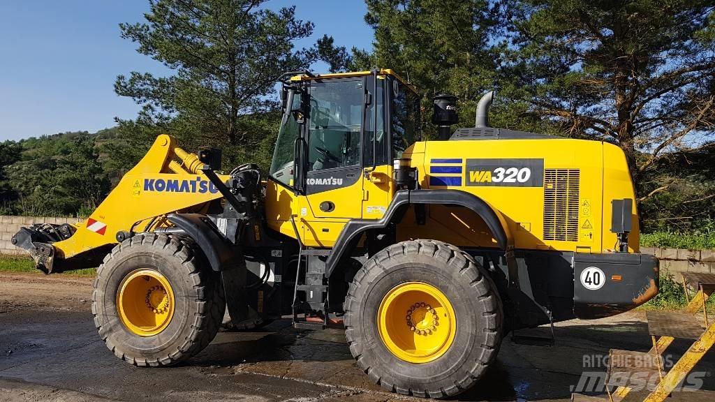 Komatsu WA320-8E0 Pyöräkuormaajat