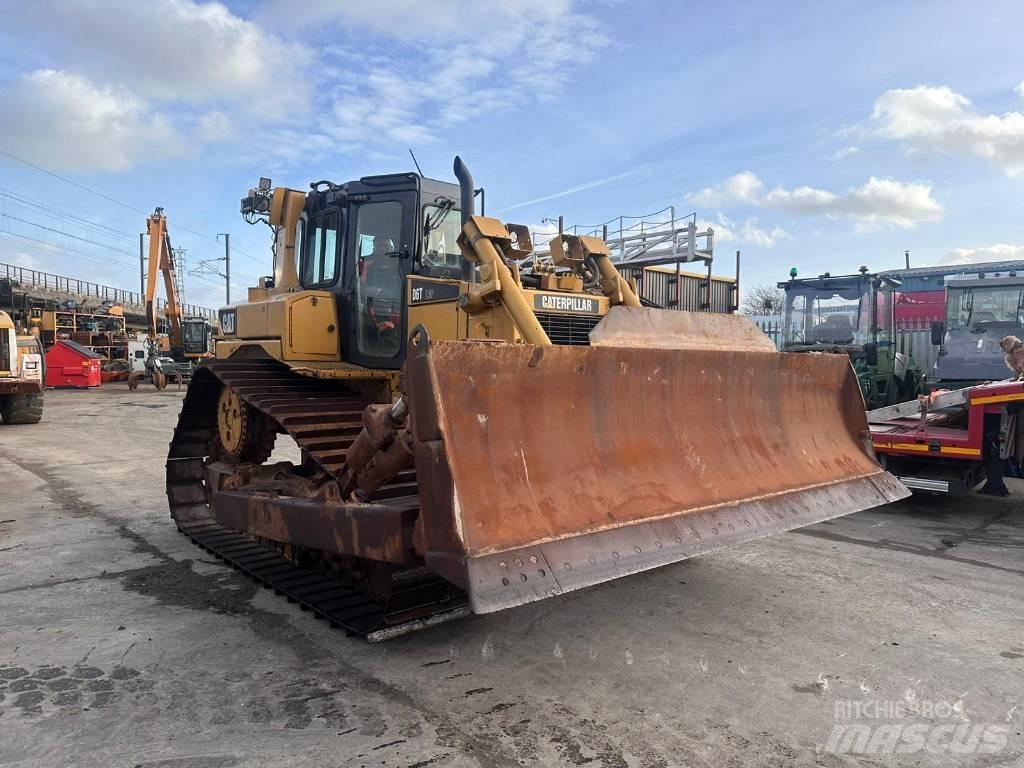 CAT D6T Telaketjupuskutraktorit